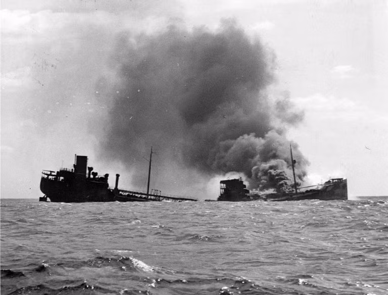 Sau khi bom chìm được đưa vào sản xuất với quy mô lớn, tàu ngầm U-boat đầu tiên của Đức bị đánh chìm bằng vũ khí này được ghi nhận xảy ra vào ngày 22/3/1916 ở ngoài khơi Ireland. Kể từ đó, Hải quân Đức chịu nhiều tổn thất do bom chìm của Anh đánh đắm nhiều tàu ngầm.