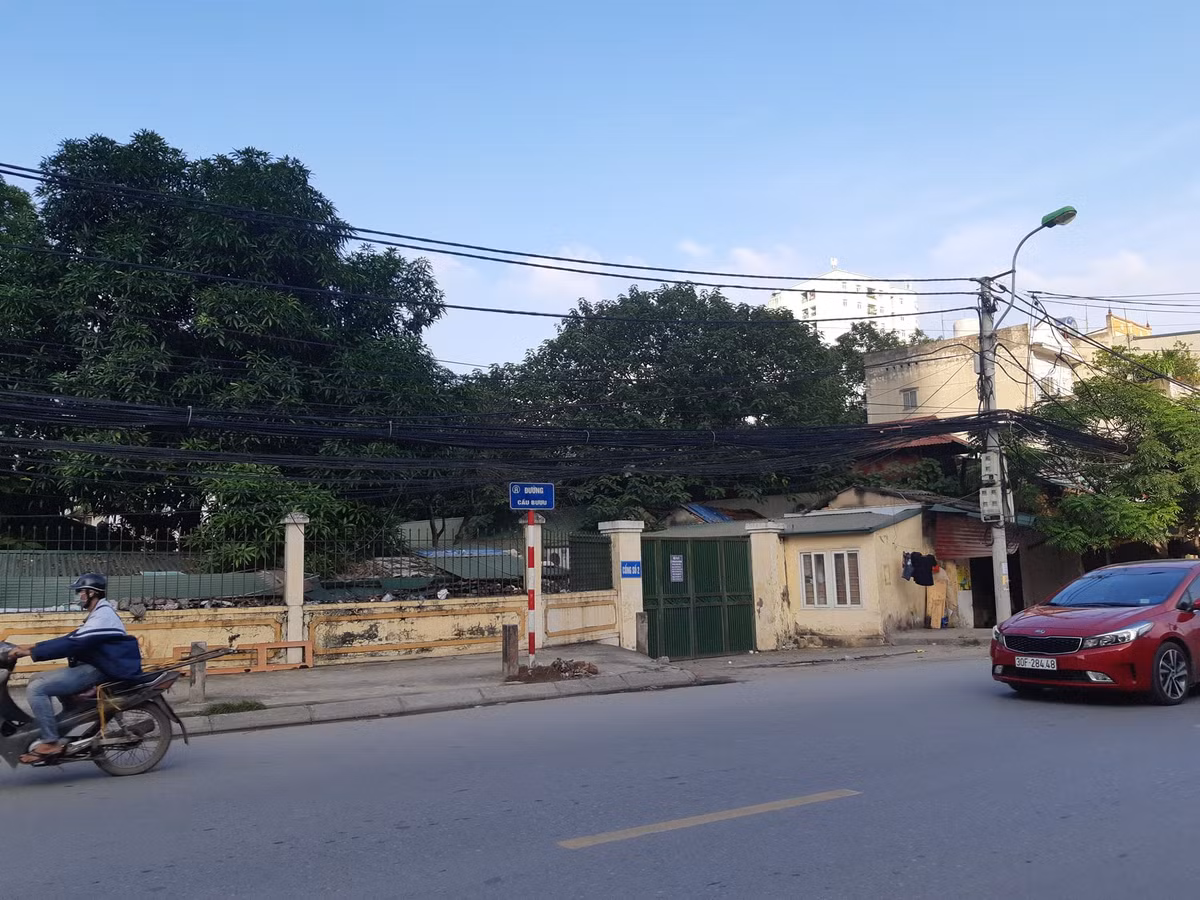 Giam doc BV 09 noi gi ve “o mua ban ma tuy” truoc cong vien?-Hinh-3