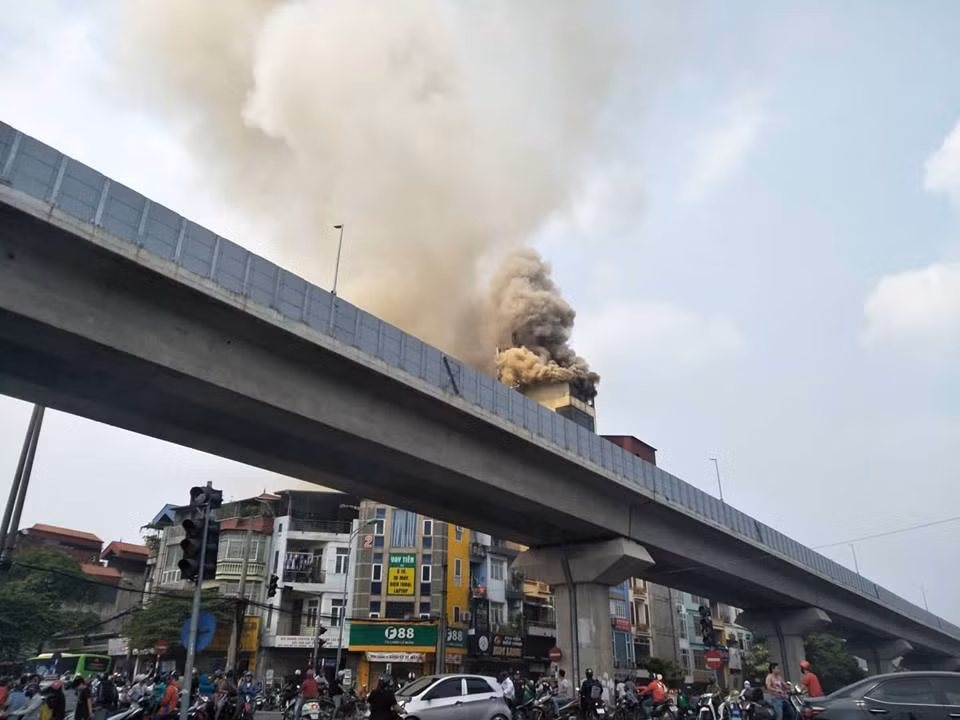 Ha Noi: Chay nha 7 tang do dot vang ma ngay mung 1-Hinh-2