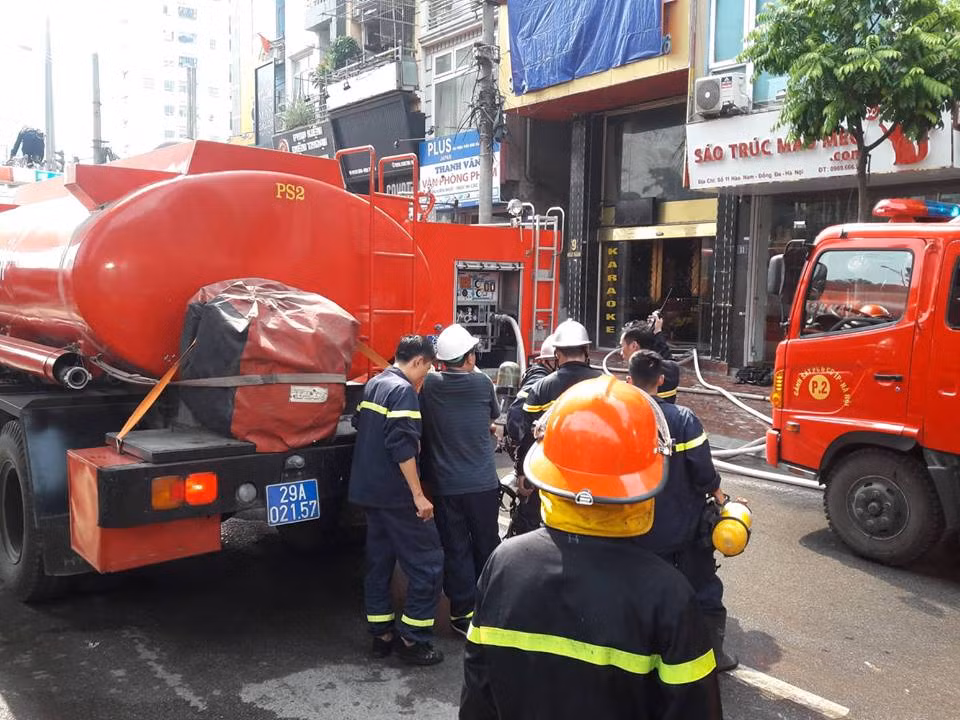 Ha Noi: Chay nha 7 tang do dot vang ma ngay mung 1-Hinh-4