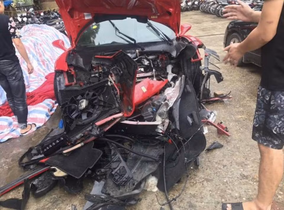 Sieu xe Ferrari 16 ty cua ca si Tuan Hung nat bet vi tai nan