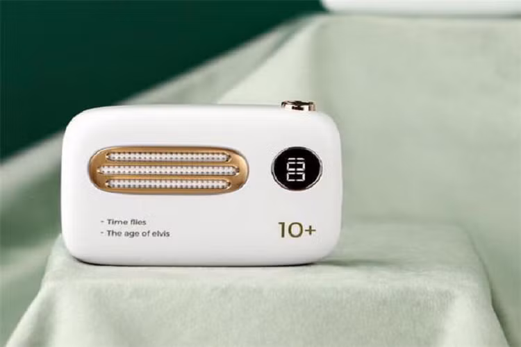 Xiaomi ra mat sac du phong kiem dai FM, chi 455.000 dong-Hinh-2