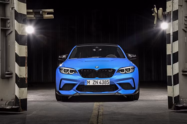 Từ đó, M2 CS chỉ mất 4 giây để tăng tốc từ 0 - 96 km/h với bản hộp số sàn 6 cấp và 3,8 giây với bản hộp số ly hợp kép 7 cấp.