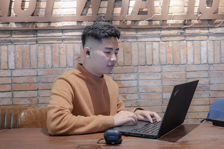 Tai nghe sở hữu công nghệ Bluetooth 5.0, tốc độ kết nối với điện thoại nhanh.