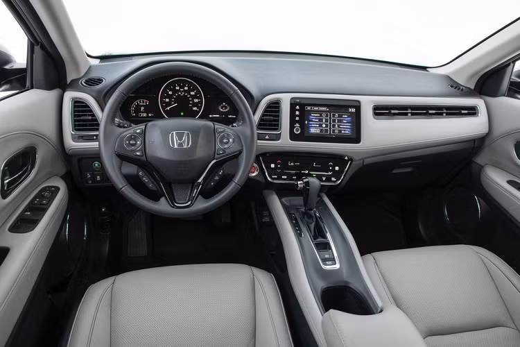 Về truyền động, tất cả các biến thể của Honda HR-V 2020 đều sẽ sử dụng chung loại động cơ 4 xy-lanh i-VTEC 1.8L với công suất đầu ra 141 mã lực và mô-men xoắn cực đại 172 Nm.