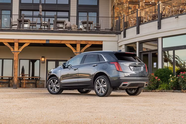 Giá xe Cadillac XT5 2020 chưa được công bố chính thức, nó sẽ được bán tại thị trường Mỹ ngay trong mùa hè này.