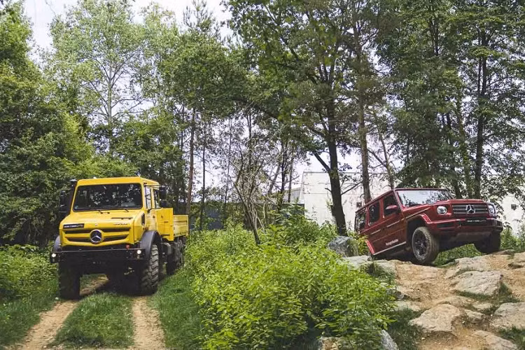 Dù nội thất quá hiện đại và tiện nghi của G-Class 2019 có gây tranh cãi so với “biểu tượng lội bùn” của G-Class đó giờ. Nhưng Mercedes-Benz khẳng định G-Class vẫn giữ được cái hồn của mình. Xe vẫn có thể lội bùn, nhưng theo cách hiện đại, công nghệ, sang trọng và an toàn hơn.