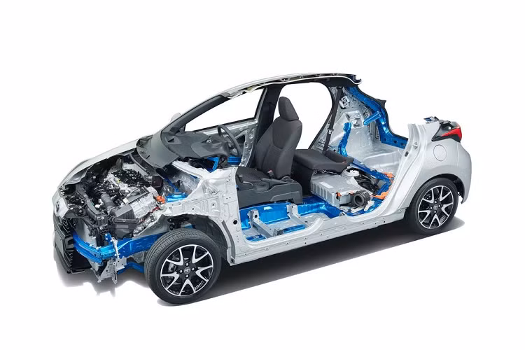 Cụ thể, mức tiêu hao nhiên liệu của Toyota Yaris Hybrid X FWD là khá ấn tượng với chỉ 2,8 lít / 100 km, theo thử nghiệm của WLTC. Về động cơ, Yaris Hybrid kết hợp khối sức mạnh 79 mã lực và 141 Nm từ mô tơ điện cùng với 89 mã lực và 120 Nm của động cơ xăng 1.5 lít 3 xy lanh, cho nguồn năng lượng tổng hợp 168 sức ngựa và 261 Nm.