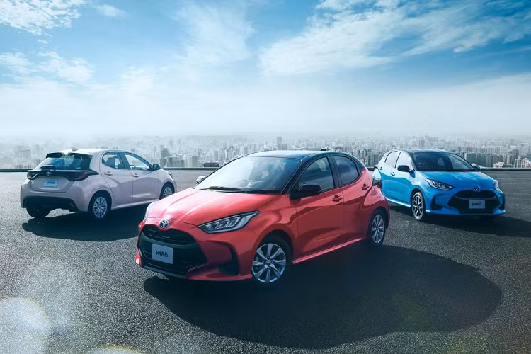 Dự kiến cập bến các đại lý từ ngày 10/2 năm 2020, thế hệ thứ 4 của Toyota Yaris 2020 mới sẽ đánh dấu lần đầu tiên hãng xe Nhật Bản sử dụng hệ khung gầm GA-B trên các mẫu xe nhỏ, hướng tới một nền tảng nhẹ nhưng cứng vững hơn với trọng tâm thân xe thấp.