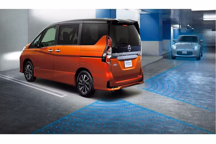 Hệ thống lái bán tự động ProPilot cũng được cập nhật lại để cung cấp khả năng phanh mượt mà hơn trong các điều kiện khác nhau, kiểm soát tốc độ cũng được tối ưu hóa để lái xe cảm thấy thoải mái hơn, thư giãn hơn. Mức giá bán Nissan Serena 2020 chưa được công bố chính thức.