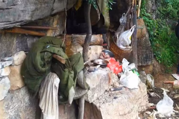 Trốn truy nã 17 năm vẫn bị máy bay không người lái tóm sống - Hình 3 Tron truy na 17 nam van bi may bay khong nguoi lai tom song-Hinh-3