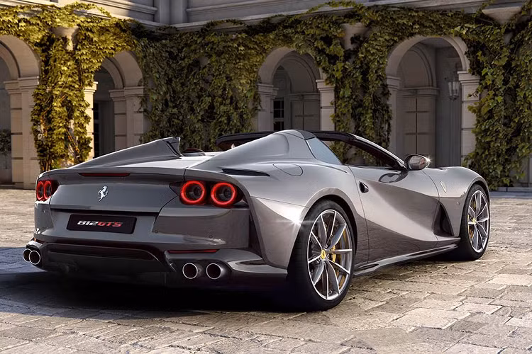 Những con số này đã biến Ferrari 812 GTS V12 mạnh nhất đang được bán tại thời điểm này, nó đã vượt qua Lamborghini Aventador SVJ Roadster (770 mã lực). Nhờ đó, chiếc xe chỉ mất dưới 3 giây để tăng tốc từ 0-100km/h, mất 8,3 giây để đạt 0-200km/h và đạt tốc độ tối đa hơn 340km/h như 812 Superfast, mặc dù trọng lượng khô của xe tới 1.600kg.