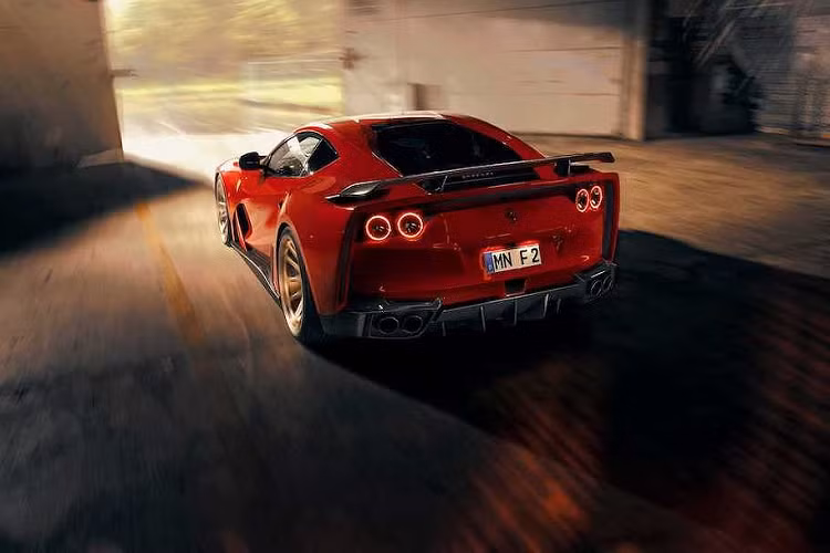 Với các cải tiến động cơ, Ferrari 812 Superfast độ "full bài" N-Largo của Novitec có thể tăng tốc từ 0-100km/h chỉ trogn 2,8 giây - nhanh hơn xe nguyên bản 1/10 giây và đạt tốc độ tối đa 345km/h.