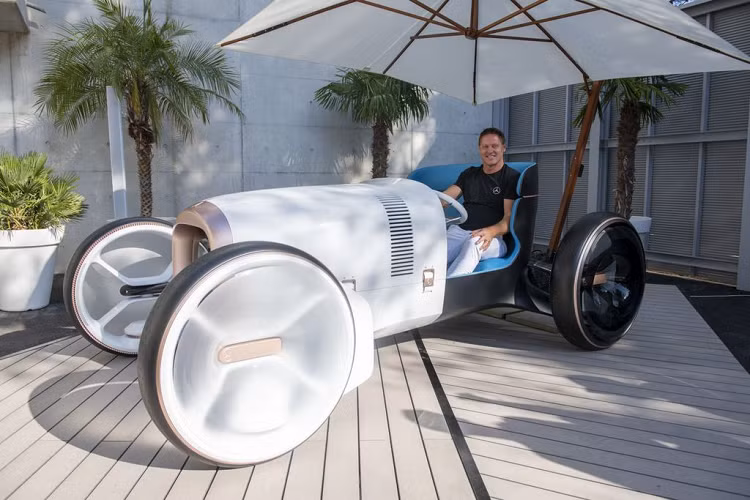 Ngoài ra, cách phối màu trên Vision Mercedes Simplex cũng là một điều rất đặc biệt với sự pha trộn giữa các gam màu trẻ trung như xanh và vàng hồng.