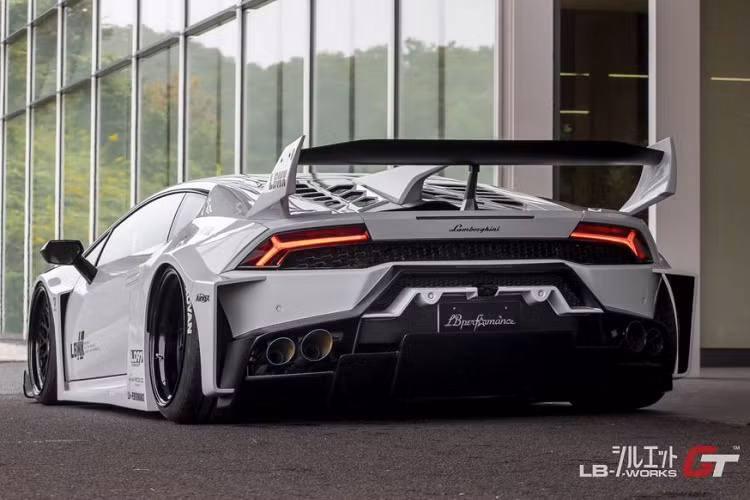Thay vì việc mua nguyên một bộ kit, hãng độ Liberty Walk có thể cung cấp cho những người có nhu cầu. Hãng có bán lẻ những chi tiết của gói độ như bộ phận cản trước và sau, bộ khuếch tán, cánh gió sau, nắp capo,…