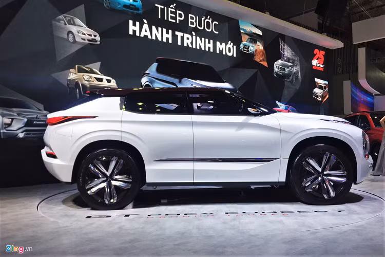 Hãng xe Nhật Bản cho biết mẫu xe Mitsubishi GT PHEVE có thể di chuyển được quãng đường 120 km chỉ với động cơ điện.