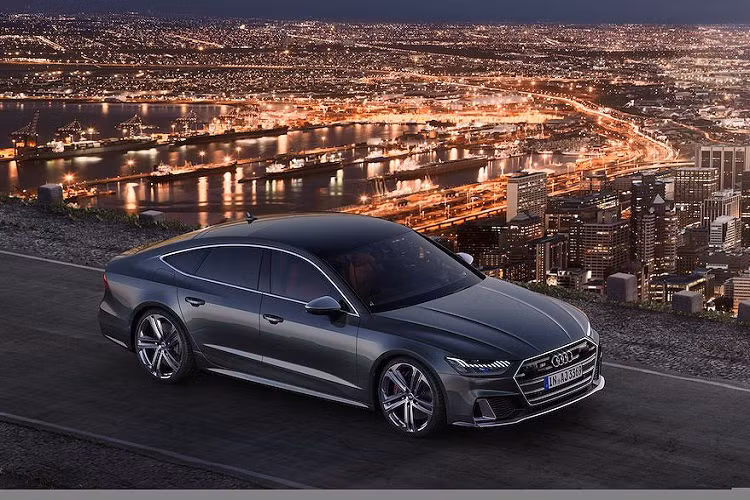 Tại Mỹ, giá xe Audi S7 Sportback bán khởi điểm (chưa bao gồm phí vận chuyển) từ 89.500 USD (tương đương 1,94 tỷ đồng).