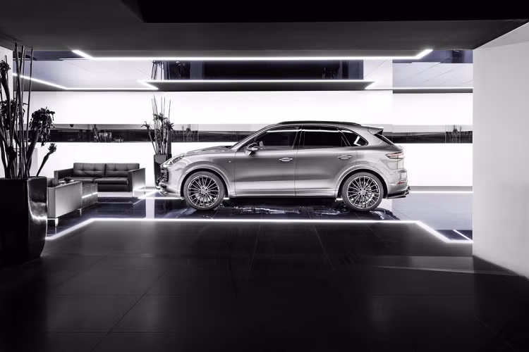 Trên gói độ mới nhất của TechArt trên Porsche Cayenne, hãng đã tinh tế nâng cấp ngoại hình khiến chiếc xe trở nên hầm hố và to lớn hơn. Cùng với đó, hãng độ này cũng nâng cấp động cơ của xe với sức mạnh được tăng thêm 39 mã lực và 100 Nm mô-men xoắn. Giờ đây, động cơ V6 3.0 lít tăng áp của xe sở hữu tổng công suất 375 mã lực và 550 Nm mô-men xoắn.