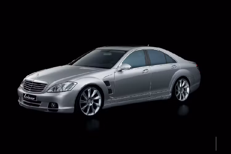 Từ năm 1976 cho đến nay, Lorinser chuyên tập trung vào việc nâng cấp các dòng xe mang thương hiệu Mercedes-Benz tương tự như BRABUS.