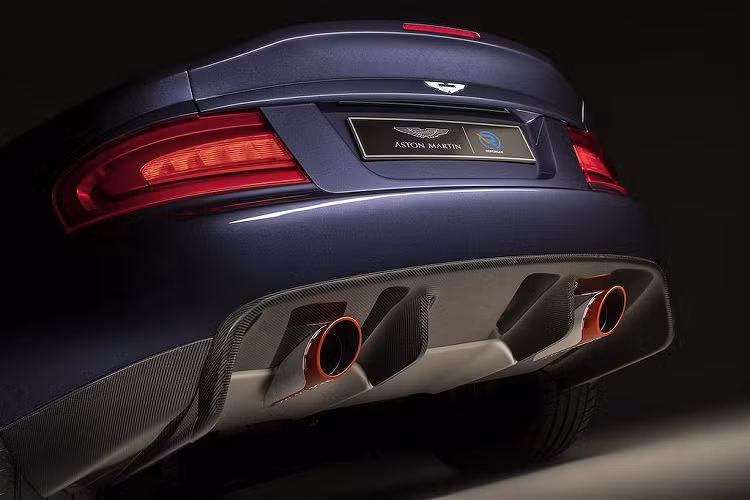 Dù có kiểu dáng tổng thể của thế hệ Vanquish đầu tiên, nhưng Vanquish 25 đã được Callum cải tiến và nâng cấp tới hơn 100 chi tiết khác nhau. Trong đó, ngoại thất của chiếc xe nay đã có bodykit bằng sợi carbon ở cả trước và sau được cải thiện tính khí động học, cũng như đèn pha và đèn hậu LED cường độ sáng cao mới. Chỉ riêng những chi tiết này đã khiến cho Vanquish 25 có được ngoại hình thể thao, hiện đại và hiệu quả hơn về mặt hiệu năng vận hành.