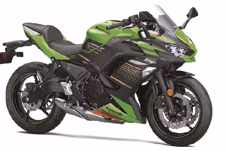 Trong dòng sản phẩm của Kawasaki, Ninja 650 nằm ở phân khúc tầm trung - trên chiếc sportbike cho người mới chơi Ninja 400 nhưng dưới chiếc supersport 600cc ZX-6R. Những năm vừa qua, hãng xe Nhật Bản đã tiến hành thay đổi thiết kế cho cả Ninja 400 và Ninja ZX-6R theo ngôn ngữ mới sắc sảo hơn, và phải tới nay Kawasaki Ninja 650 mới được nối bước những người anh em của mình.