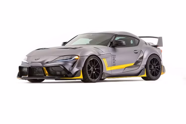  Nổi bật nhất trong các ý tưởng phải kể tới chiếc GR Supra 3000GT Concept. Lấy cảm hứng dựa trên TRD3000GT, bộ body kit dành cho Supra 1994 này được tạo ra để đánh dấu cột mốc thành công tại Giải đua Grand Touring Car Championship toàn Nhật Bản. Về tổng thể, mẫu coupe đã hung dữ hơn trông thấy.