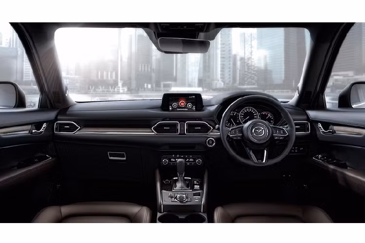 Đáng chú ý nhất là động cơ Mazda CX-5 xăng SkyActiv-G 4 xi-lanh, tăng áp, dung tích 2,5 lít như đã nhắc ở trên. Động cơ này sản sinh công suất tối đa 231 mã lực tại tua máy 5.000 vòng/phút và mô-men xoắn cực đại 420 Nm tại tua máy 2.000 vòng/phút. Động cơ kết hợp với hộp số tự động 6 cấp và hệ dẫn động 4 bánh.