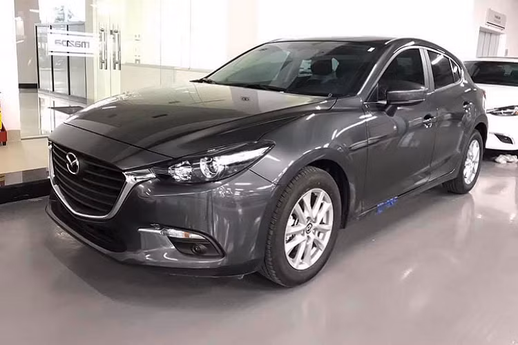 Sức mạnh được truyền xuống cầu trước (FWD) thông qua hộp số tự động 6 cấp SkyActiv-Drive. Hiện chưa rõ THACO Mazda liệu có phân phối cả 2 phiên bản máy xăng 1.5L và 2.0L cho Mazda3 HB mới hay không.