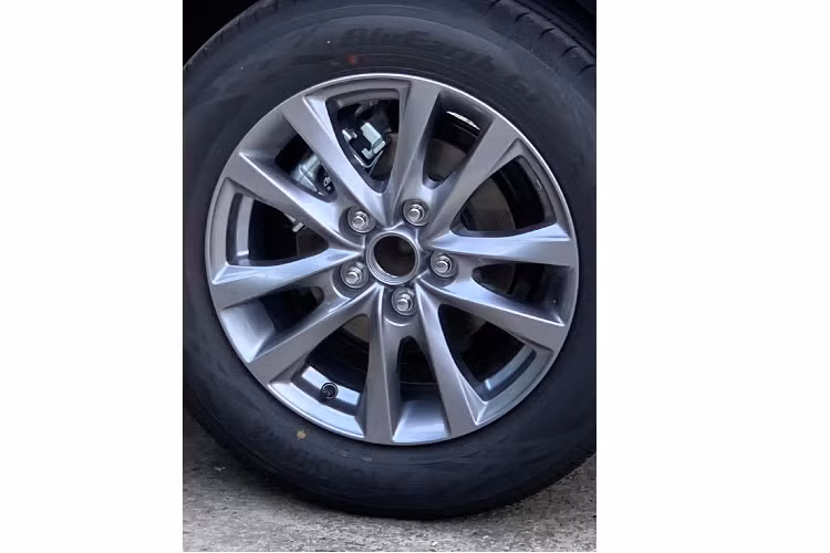Khác với Mazda3 hatchback thế hệ cũ, biến thể hatchback của Mazda3 thế hệ mới khác nhau hoàn toàn về thiết kế hơn trước. Ngôn ngữ thiết kế KODO được áp dụng trên Mazda3 hatchback mới tập trung vào sự sang trọng, thanh lịch. Nóc xe đổ dần dần về phía sau theo phong cách ‘’Fastback’’ và mang một tỷ lệ hài hoà trong thiết kế.