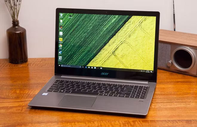 Acer Swift 3 SF314 (14,6 triệu đồng) - Điểm mạnh của sản phẩm này nằm ở việc được tích hợp card đồ họa Radeon Vega 8. Nó cho phép người dùng có thể chơi game tốt hơn. Bên cạnh đó, máy cũng được hoàn thiện từ chất liệu nhôm với trọng lượng 1,5 kg. Điểm hạn chế là con chip Ryzen 5 3500U sẽ cho hiệu suất hoạt động kém hơn so với những mẫu máy dùng chip Intel Core i5 8265U. 