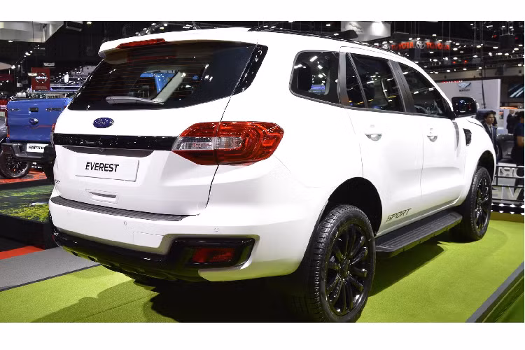 Everest Sport được trang bị màn hình cảm ứng 8 inch với hệ điều hành SYNC 3, tương thích Apple CarPlay và Android Auto. 