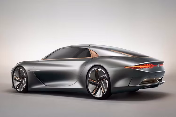 Bentley chưa hé lộ kế hoạch sản xuất EXP 100 GT. Trước mắt, concept này sẽ giúp công chúng hình dung sơ bộ về một siêu xe cỡ lớn mà hãng dự kiến trình làng vào năm 2035, theo chia sẻ của nhà sản xuất.
