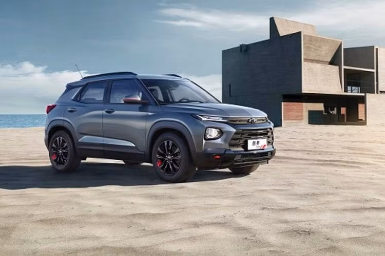 Hiện chưa rõ Trailblazer 2020 bản Mỹ được trang bị động cơ 1.3L 3 xi-lanh hay động cơ 4 xi-lanh mạnh mẽ hơn. Hiện giá xe Chevrolet Trailblazer 2020 tại thị trường Trung Quốc dao động từ 19.650 USD tới 25.275 USD (khoảng 456 - 587 triệu đồng).