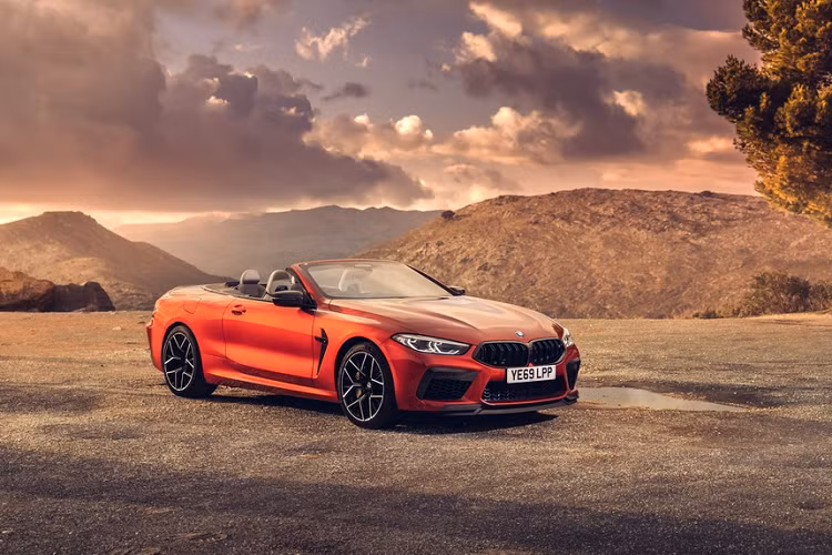 Cả bản Coupe và Convertible đều đạt vận tốc tối đa 250 km/h. Con số này có thể tăng lên 304 km/h nếu khách hàng trang bị thêm gói M Driver Package.
