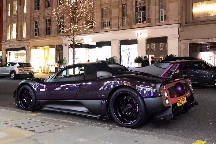 Zonda Zun thuộc dòng xe độc nhất Zonda 760, vì thế, xe sẽ sử dụng động cơ V12 hút khí tự nhiên, dung tích 7,3 lít do Mercedes-AMG sản xuất. Động cơ này sản sinh công suất cực đại lên đến 760 mã lực cùng 780 Nm mô-men xoắn. Sức mạnh này được truyền đến bánh sau, nhờ đó xe có thể tăng tốc 0-100 km/h trong 2,6 giây và đạt vận tốc tối đa 350 km/h.