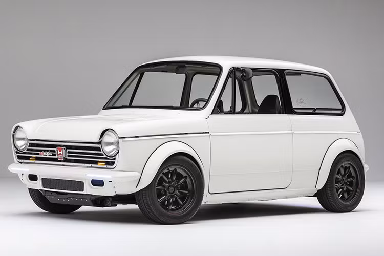 Cuối cùng là mẫu hatchback Honda N600 1972 vốn sử dụng động cơ 2 xy lanh thẳng hàng, 0.6L sản sinh công suất 50 mã lực. Tuy nhiên, Honda đã nâng cấp cho mẫu N600 khi trang bị cho nó động cơ V4 800cc được lấy từ mô tô Honda VFR 800. Kết quả là mẫu xe có trọng lượng 650 kg này có thể sản sinh công suất 100 mã lực và ''red line'' tại 12.000 vòng/phút.