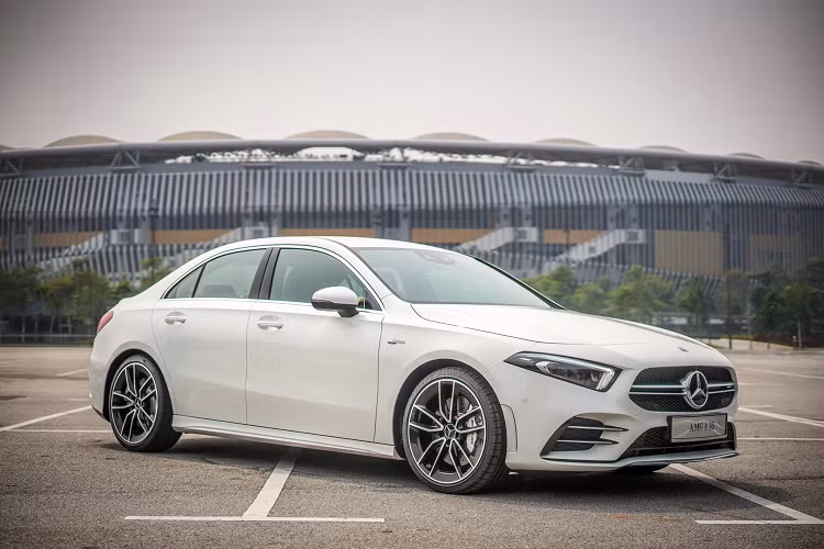 Hiện tại, trong dải sản phẩm của Mercedes-AMG hoàn toàn mới thì "35" là dòng entry-level có mức giá dễ tiếp cận nhất khi nó được định vị nằm dưới cả ‘’45’’. Hy vọng trong tương lai gần, Mercedes-Benz Việt Nam (MBV) sẽ phân phối A35 hatchback và sedan để đáp ứng nhu cầu của người đam mê xe trong nước.