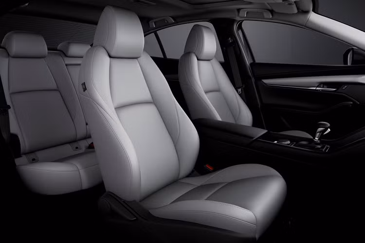 Kể từ khi ra mắt, Mazda 3 dần trở thành mẫu xe bán chạy nhất của hãng xe Nhật Bản. Mazda 3 đạt doanh số 1 triệu chiếc nhanh hơn bất cứ mẫu xe nào trong lịch sử hãng này. Từ 40 năm trước, "tổ tiên" của Mazda 3 cũng mang triết lý thiết kế táo bạo như vậy để tấn công vào thị trường Mỹ.