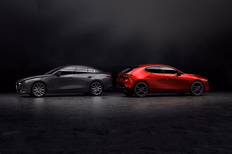 Cái tên Mazda 3 trình làng lần đầu tiên vào năm 2004. Tuy nhiên, lịch sử của dòng xe Mazda 3 này lại bắt đầu từ cách đây hơn 40 năm. Ngày nay, Mazda 3 có thể là một chiếc sedan đẹp mắt hoặc một chiếc hatchback với thiết kế táo bạo.