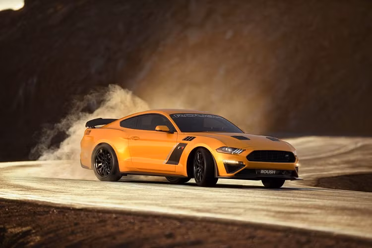 Được Roush Performance phát triển trên mẫu xe cơ bắp Ford Mustang GT, Stage 3 nổi bật với nhiều sự tinh chỉnh đắt giá. Đầu tiên, Roush trang bị cho chiếc ‘pony car’ với cụm Siêu nạp Giai đoạn 2, kết hợp cùng hệ thống ống xả hiệu năng cao cho công suất không dưới 750 mã lực và 908 Nm mô-men xoắn – ít hơn 10 mã lực nhưng nhỉnh hơn 61 Nm so với chiếc Shelby GT500.