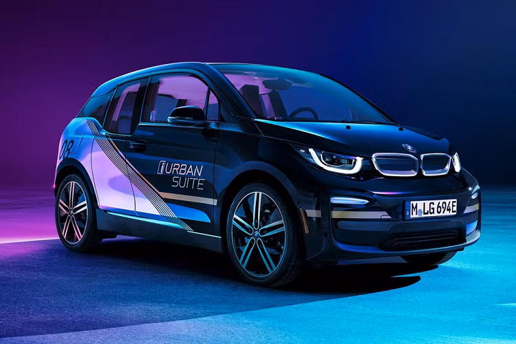 BMW cho biết hãng sẽ mang đến Triển lãm CES 2020 diễn ra vào tháng 1/2020 mẫu xe đô thị i3 Urban Suite. BMW i3 Urban Suite 2020 mới là mẫu xe được thiết kế lại dựa trên BMW i3 với mục đích tăng trải nghiệm của hành khách.