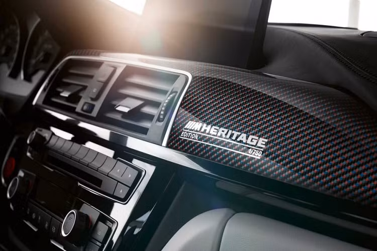 Để giúp xe vận hành tốt hơn, các kỹ sư của BMW, đã điều chỉnh hệ thống treo thích ứng M để xử lý tốt hơn nhờ lò xo và thanh chống lật mới.