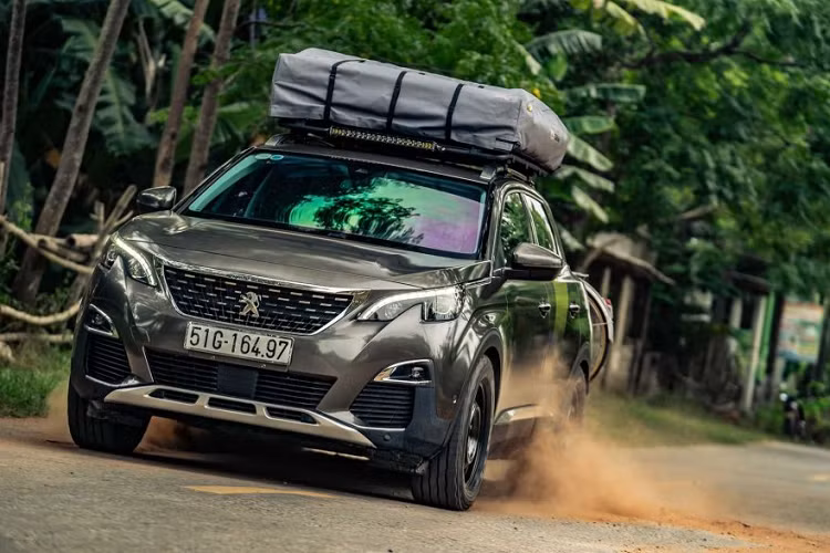 Được biết, chiếc xe ôtô Peugeot 3008 “One-off” đặc biệt này được nâng cấp tại Vulcan4x4 để thực hiện chuyến hành trình khám phá con đường Hồ Chí Minh nổi tiếng tại cung phía bắc bởi tạp chí ôtô danh tiếng Top Gear (Anh Quốc).