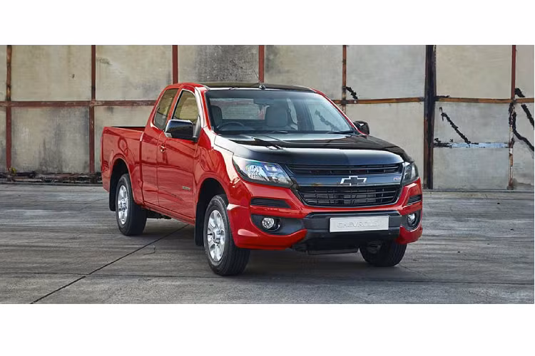 Bán tải Chevroleto Colorado RS không sử dụng động cơ dầu 2.8L Duramax mạnh mẽ, mà thay vào đó là động cơ dầu 2.5L tăng áp cho công suất tối đa 160 mã lực và mô-men xoắn cực đại 385Nm, dẫn động cầu sau (2WD) đi cùng với hộp số sàn 6 cấp (6MT) là lựa chọn duy nhất.