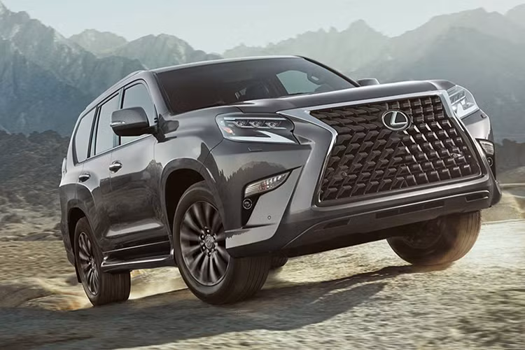 Thương hiệu xe sang Lexus tại Việt Nam luôn làm nổi bật gian hàng của mình ở các kỳ triển lãm VMS. Tại VMS 2019, hãng xe sang Nhật Bản có thể sẽ mang đến các phiên bản nâng cấp facelift mới nhất cho cả hai dòng SUV GX và crossover RX.