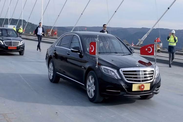 Xe Mercedes-Benz S600 của Tổng thống Thổ Nhĩ Kỳ Recep Tayyip Erdoğan