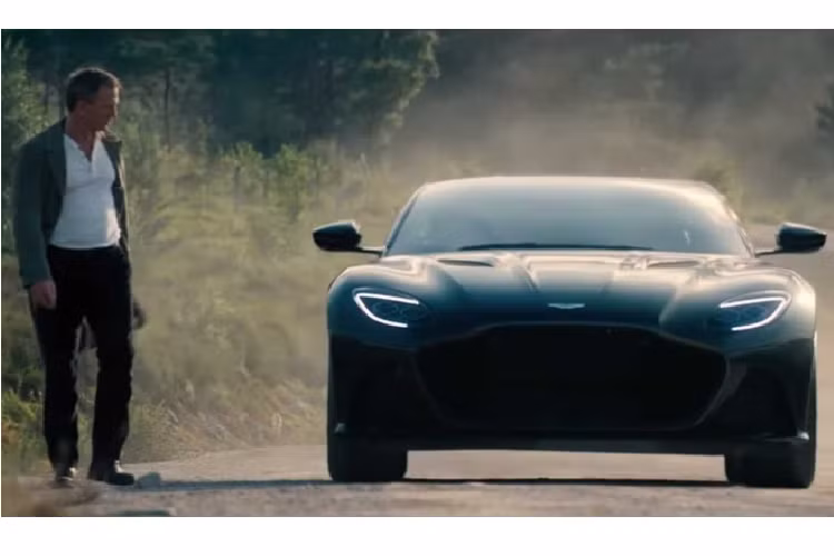 Đây sẽ là tập phim thứ 5 và có thể cũng là cuối cùng của Daniel Craig trong vai James Bond. Trong các tập phim trước đây, Daniel Craig từng cầm lái nhiều “Bond car”, nhân tố quan trọng làm nên thành công của series phim.