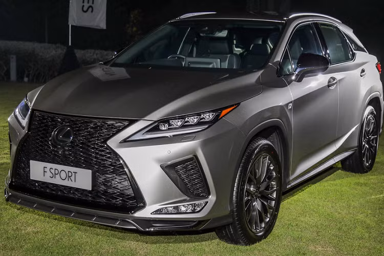 Tại Malaysia giá xe Lexus RX 2020 phiên bản RX300 Premium bán ra từ 399.888 RM (2,23 tỷ đồng), theo sau đó là RX300 Luxury với giá 424.888 RM (2,36 tỷ đồng) và cuối cùng là RX300 F Sport với giá 439.888 RM (2,45 tỷ đồng). Tất cả phiên bản của RX facelift 2020 đều đi kèm với chính sách bảo hành 05 năm (không giới hạn km).