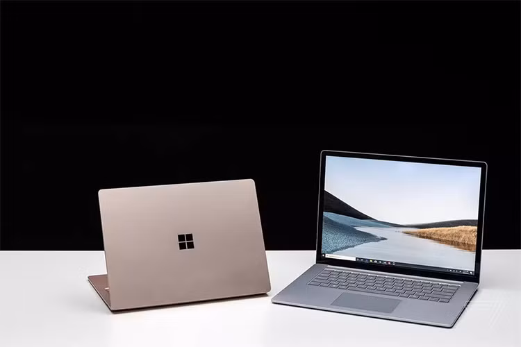 Phiên bản 13 inch được trang bị bộ xử lý Intel thế hệ 10 với tùy chọn Core i5 hoặc Core i7. Máy cũng cho phép người dùng nâng cấp ổ cứng SSD dễ dàng hơn những model đời cũ. 