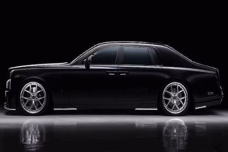 Nổi tiếng với các gói độ bodykit thuộc series Black Bison dành cho nhiều dòng xe sang và siêu sang khác nhau, Wald International cũng đã nhiều lần "phẫu thuật" cho các sản phẩm của Rolls-Royce.
